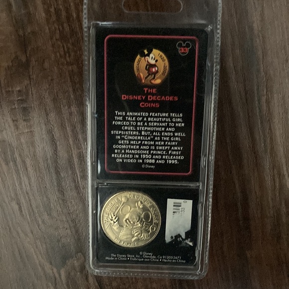 Disney Decades Coin - Cinderella 1950 - Picture 4 of 4